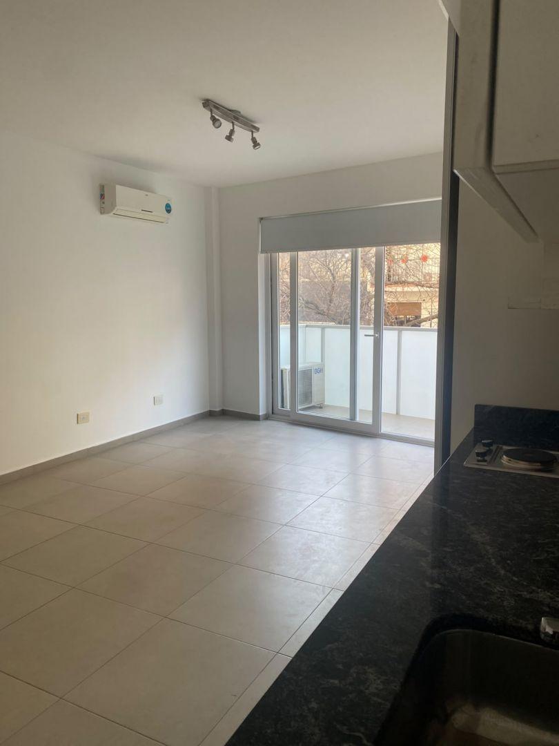 Foto de Monoambiente al frente con balcon en alquiler, imagen 4