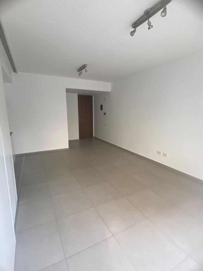 Foto de Monoambiente al frente con balcon en alquiler, imagen 5