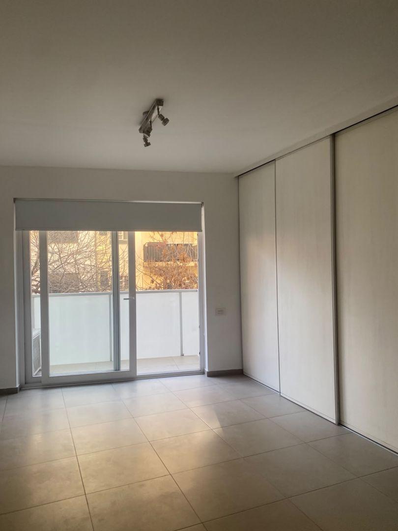 Foto de Monoambiente al frente con balcon en alquiler, imagen 1