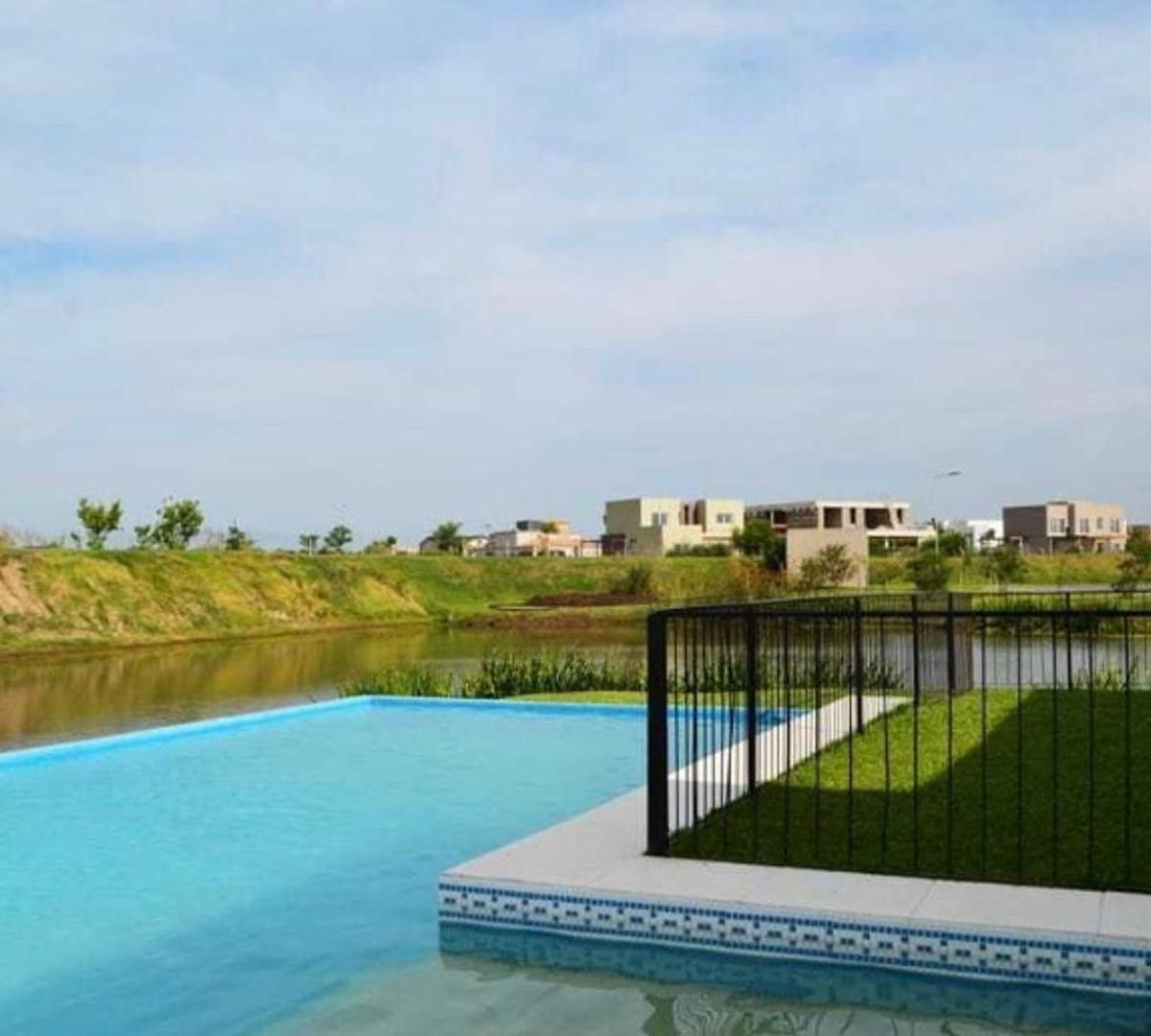 Casa en El Golf Canton 1
