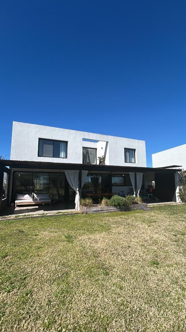 Foto de Casa a la venta en El Cantón Golf, imagen 1