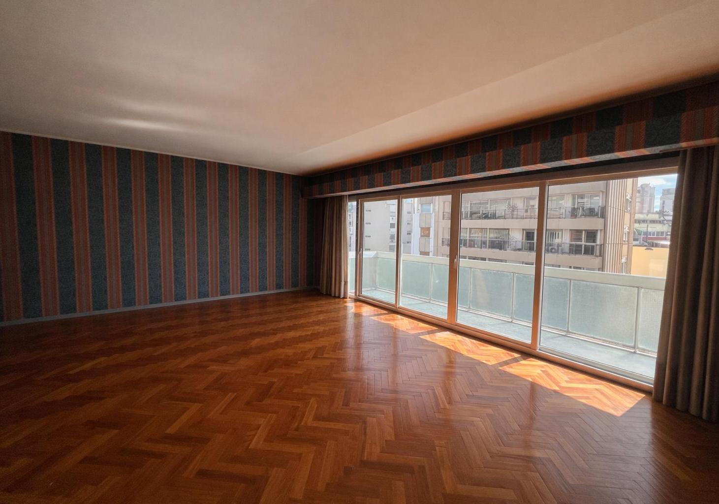 Foto de RETASADO! En la Isla, en edificio de categoría, semipiso alto muy, imagen 3