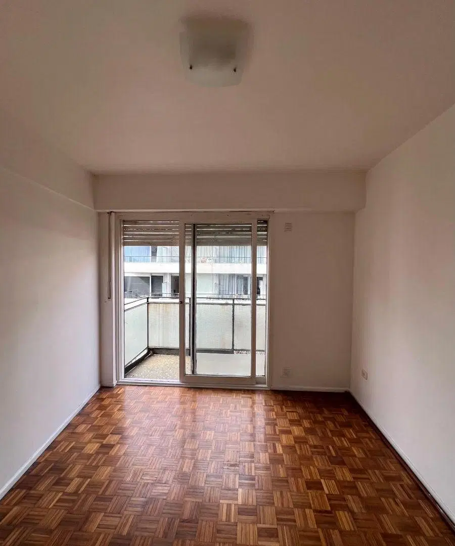 APTO PROFESIONAL, SUPER LUMINOSO PISO ALTO CON BALCÓN 3