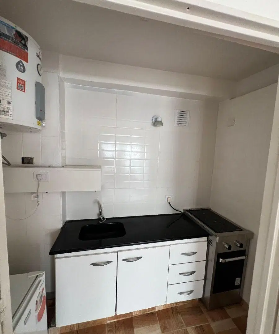 APTO PROFESIONAL, SUPER LUMINOSO PISO ALTO CON BALCÓN 5