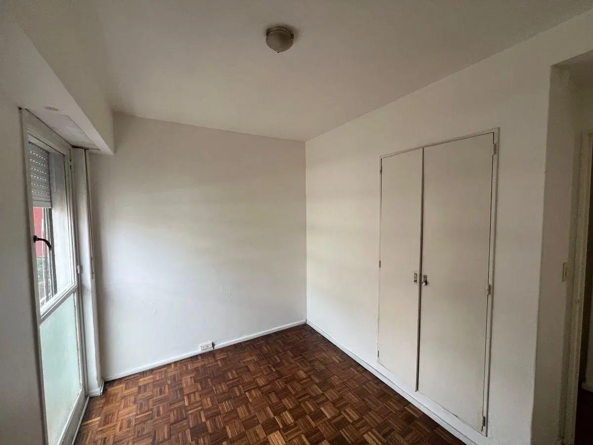APTO PROFESIONAL, SUPER LUMINOSO PISO ALTO CON BALCÓN 4