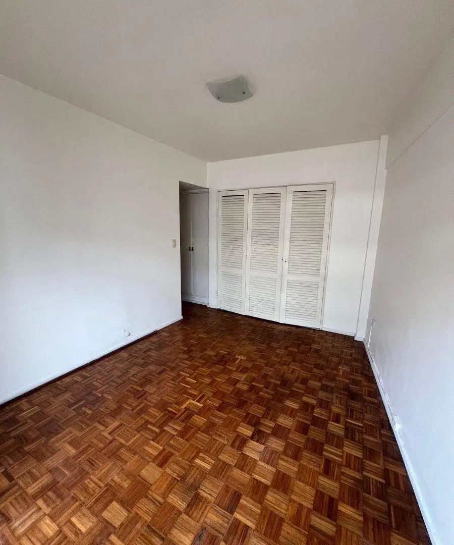 APTO PROFESIONAL, SUPER LUMINOSO PISO ALTO CON BALCÓN 3