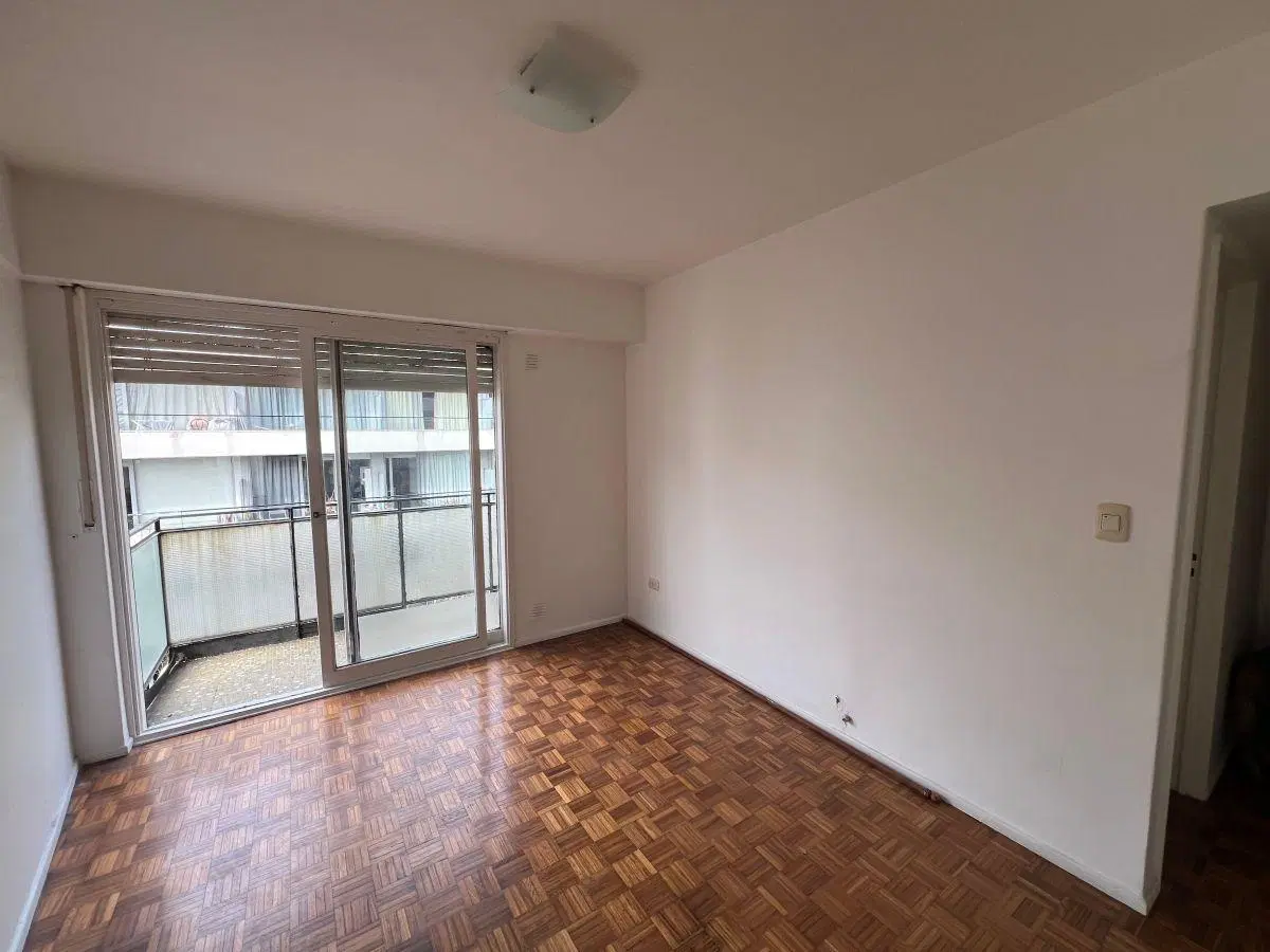 APTO PROFESIONAL, SUPER LUMINOSO PISO ALTO CON BALCÓN 2