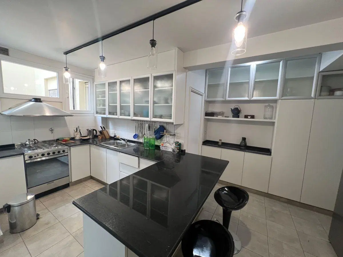 Semipiso de Categoría en Retiro – Luminoso y con Seguridad 24 hs 8