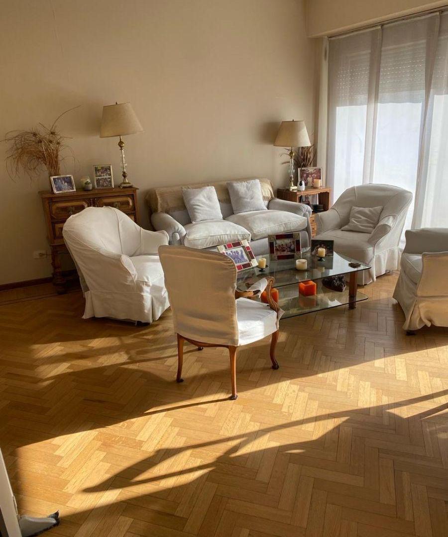 AMOBLADO Con Gran Terraza y Balcón, 4 Ambientes Luminoso en Piso Alto en Pleno Recoleta - CON COCHER