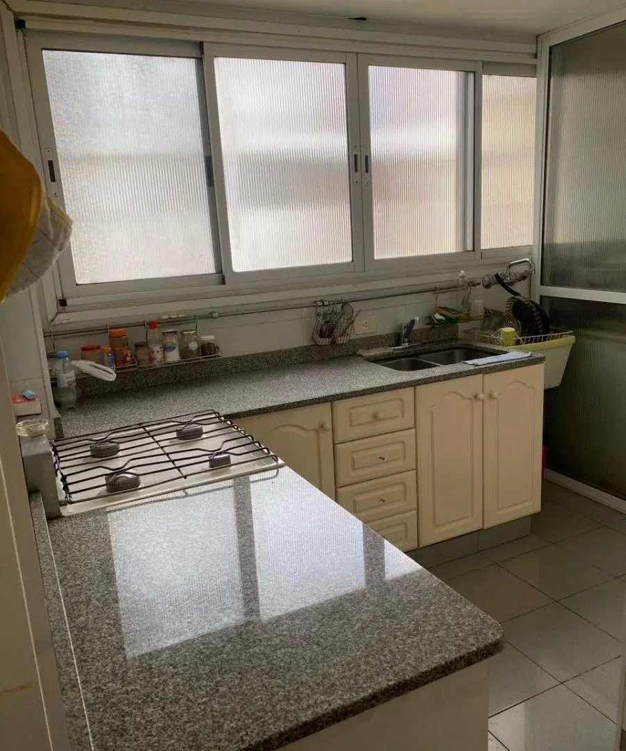 Piso alto con gran terraza y cochera en pleno Recoleta 1