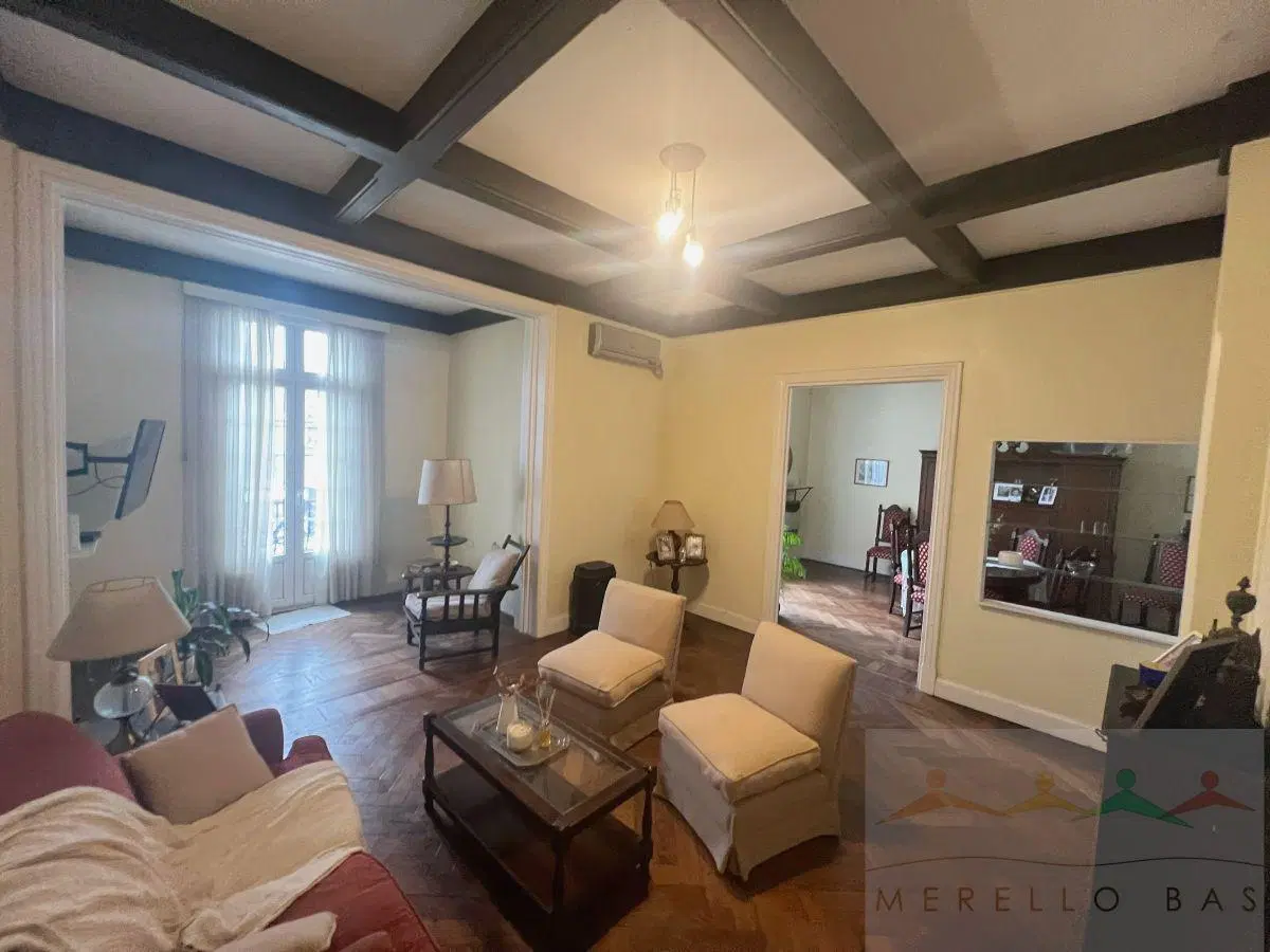 Piso de época con vistas a las cúpulas de Buenos Aires | 131 m² | 3 dormitorios + dependencia 4