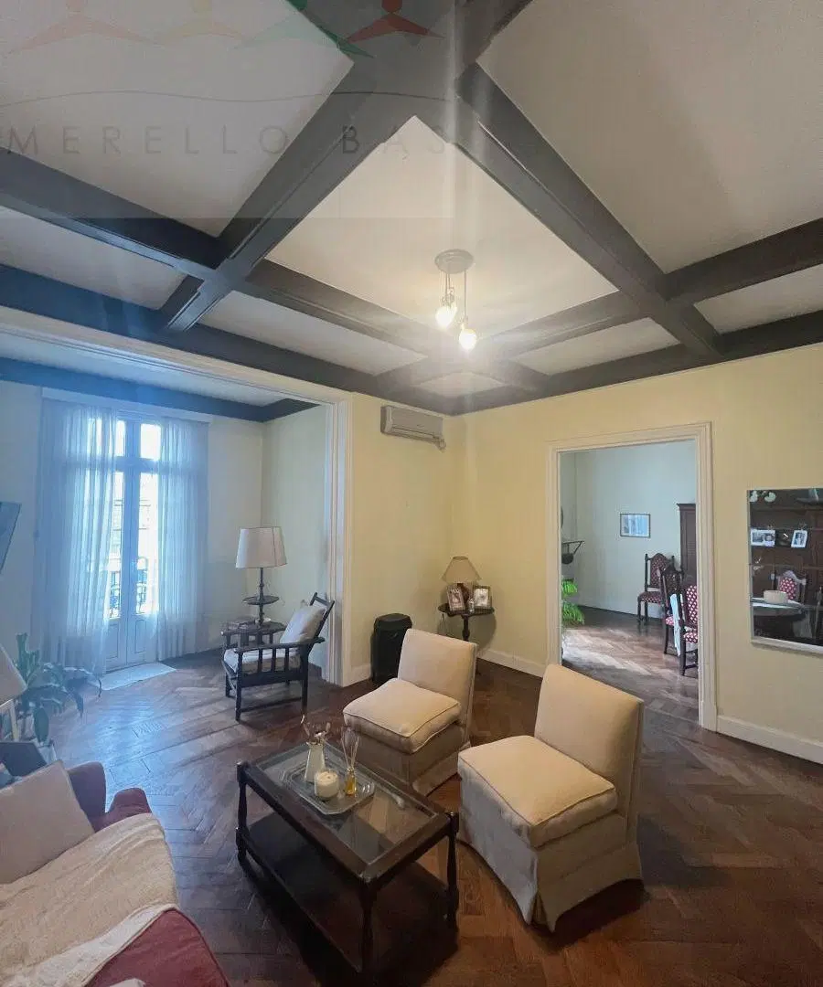 Piso de época con vistas a las cúpulas de Buenos Aires | 131 m² | 3 dormitorios + dependencia 2