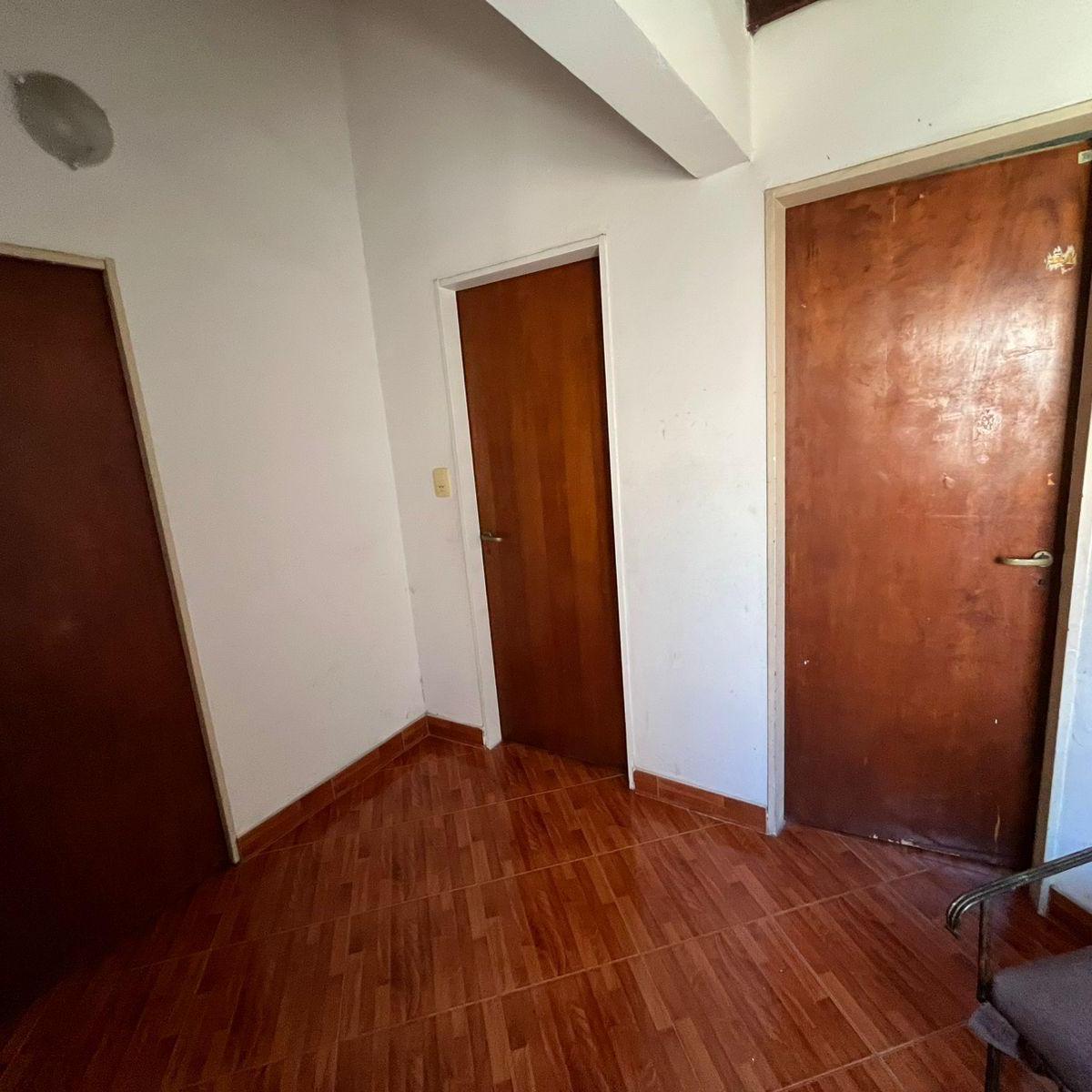 Villa Devoto. Vendemos PH en Duplex 5 Amb. Medidas Generosas. Patio y Balcon. 4