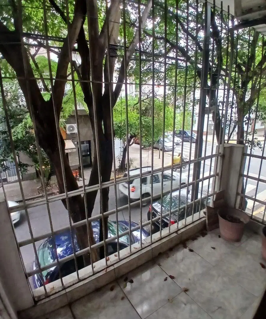 ALMAGRO. "UNICO" PISO UNICO. HERMOSO DEPARTAMENTO EN PRIMER PISO. 3 AMB Y MEDIO. BALCONES Y TERRAZA. 4