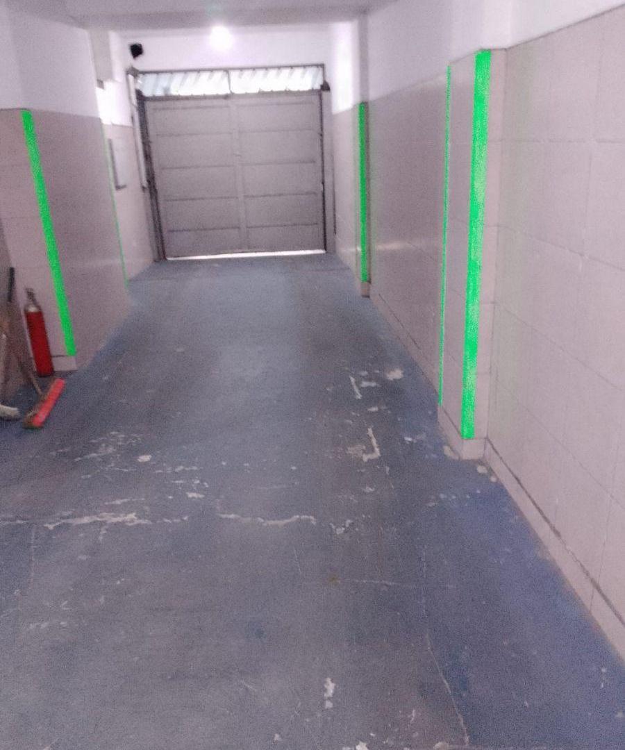 Foto de Cochera de 16 m² en alquiler en Floresta. Portón levadizo automatizado, imagen 1