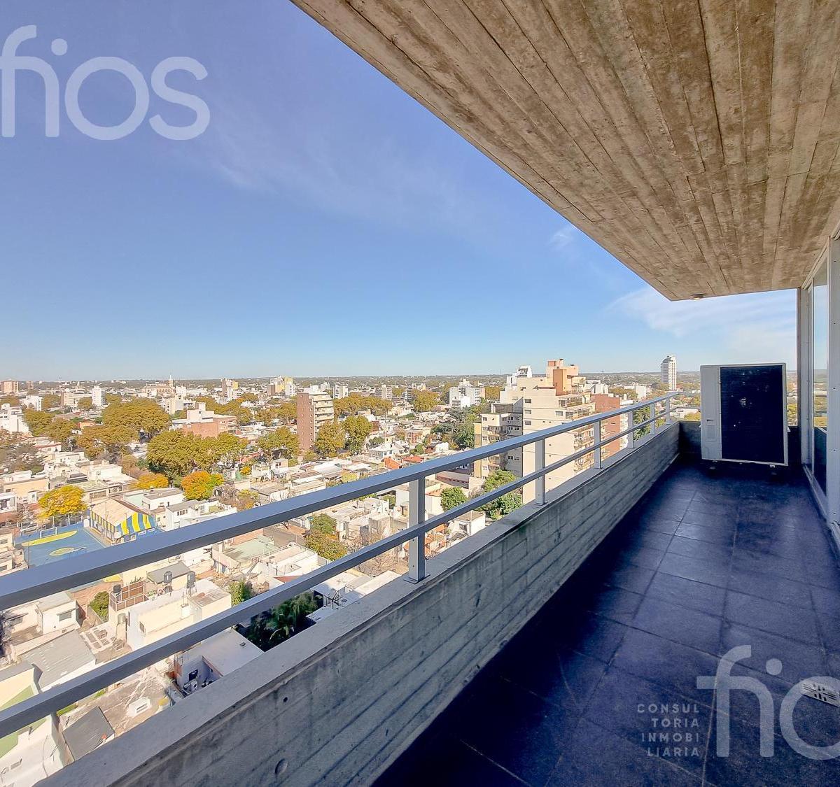 Venta Semipiso de Tres Dorm. con Terraza, Balcón y Amenities en Arroyito 1