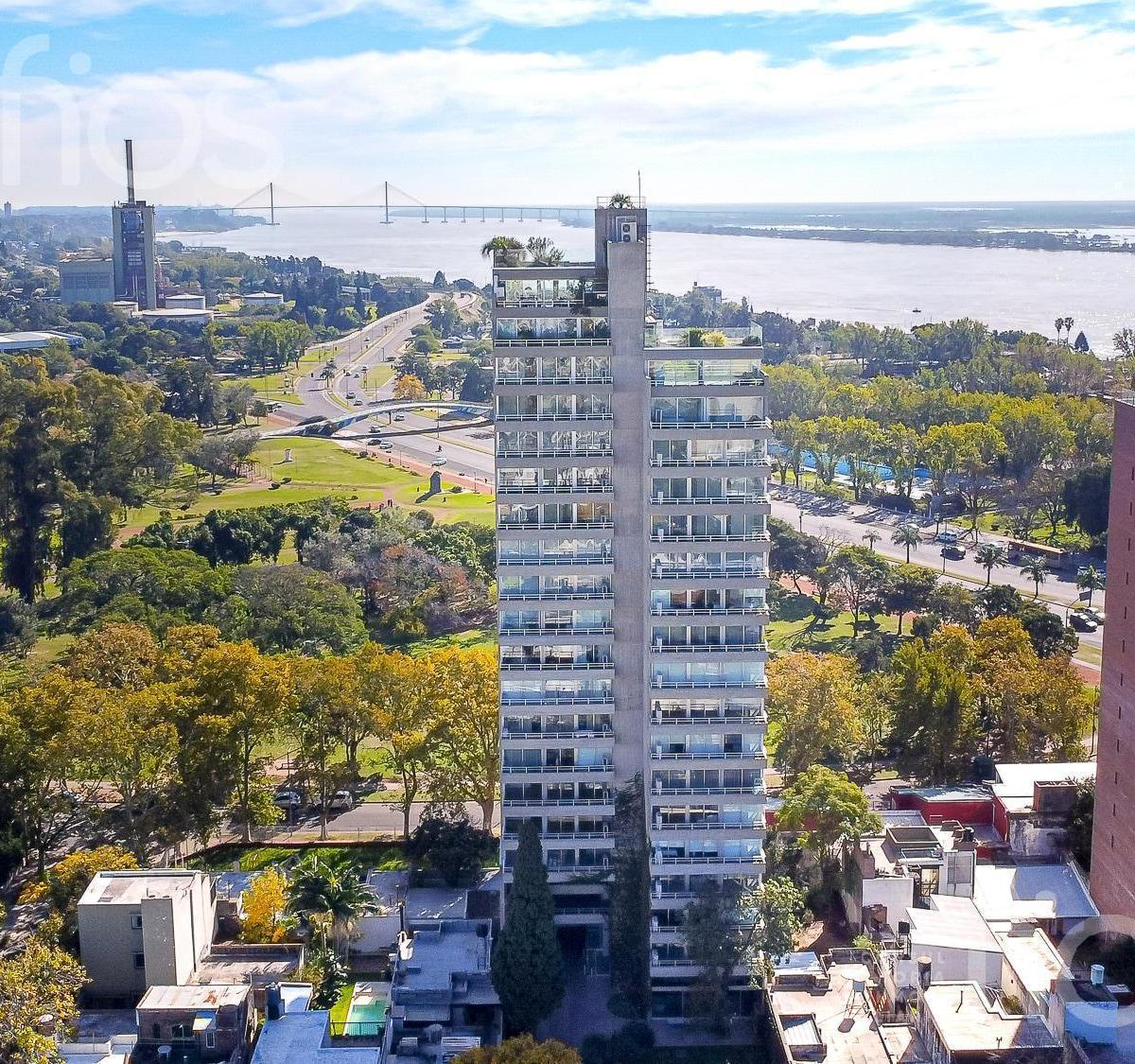 Venta Semipiso de Categoria de Tres Dorm. con Terraza, Balcón y Amenities en Arroyito 4