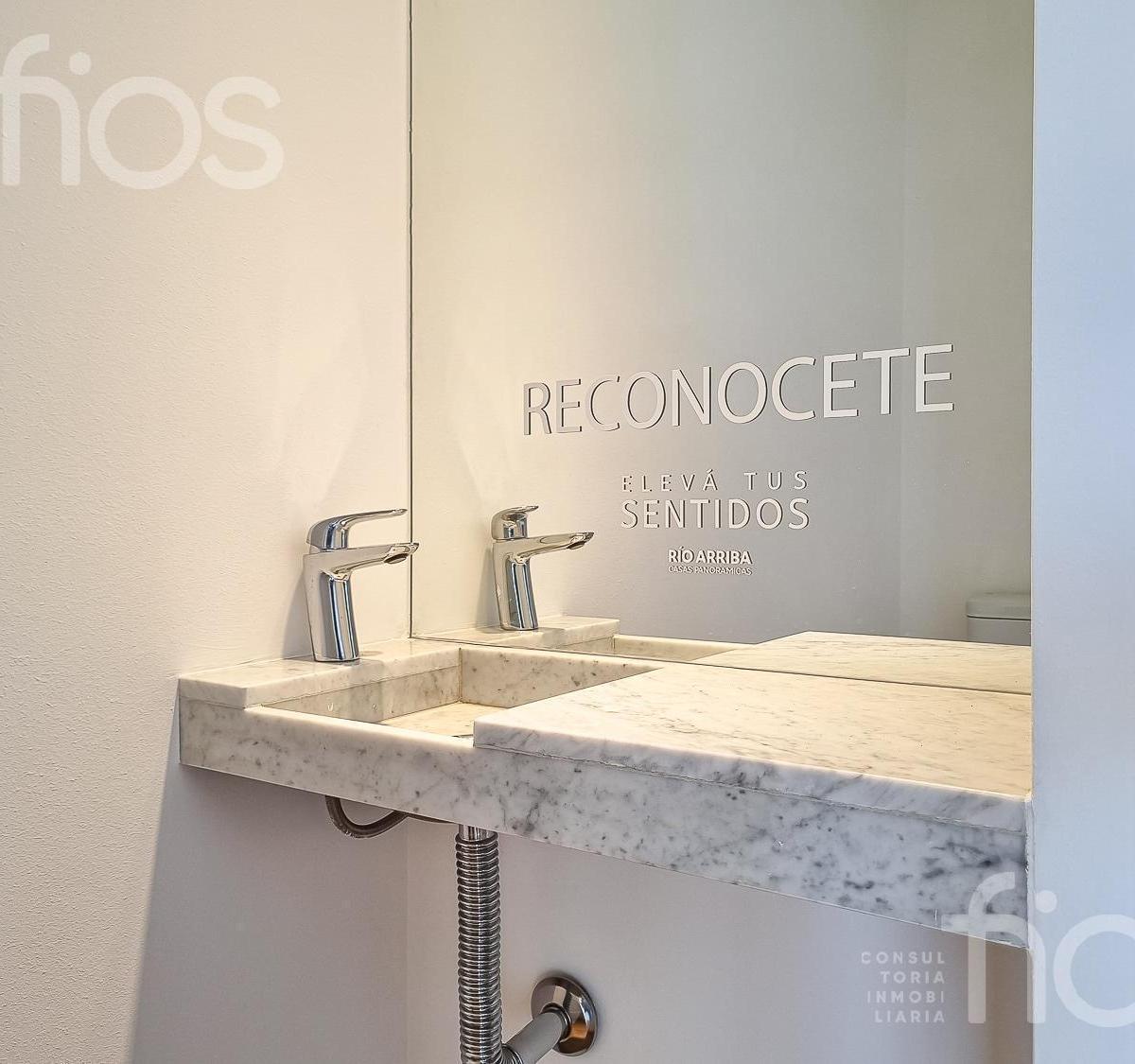 Venta Semipiso de Categoria de Tres Dorm. con Terraza, Balcón y Amenities en Arroyito 2