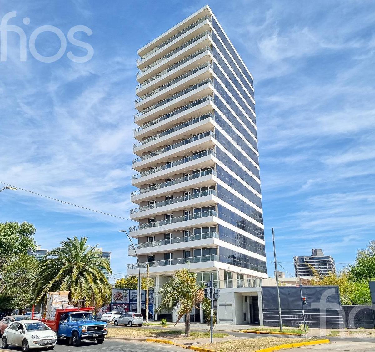Venta Departamento de Tres Dorm. con Balcon, Cochera Doble y Amenities en Puerto Norte 4