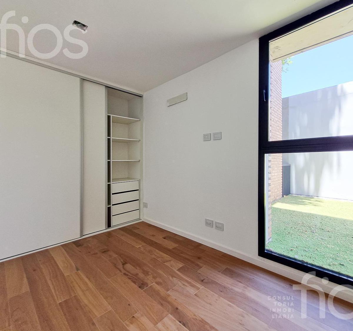 Venta Departamento Tres Dorm. con Balcón y Patio en Arroyito 4