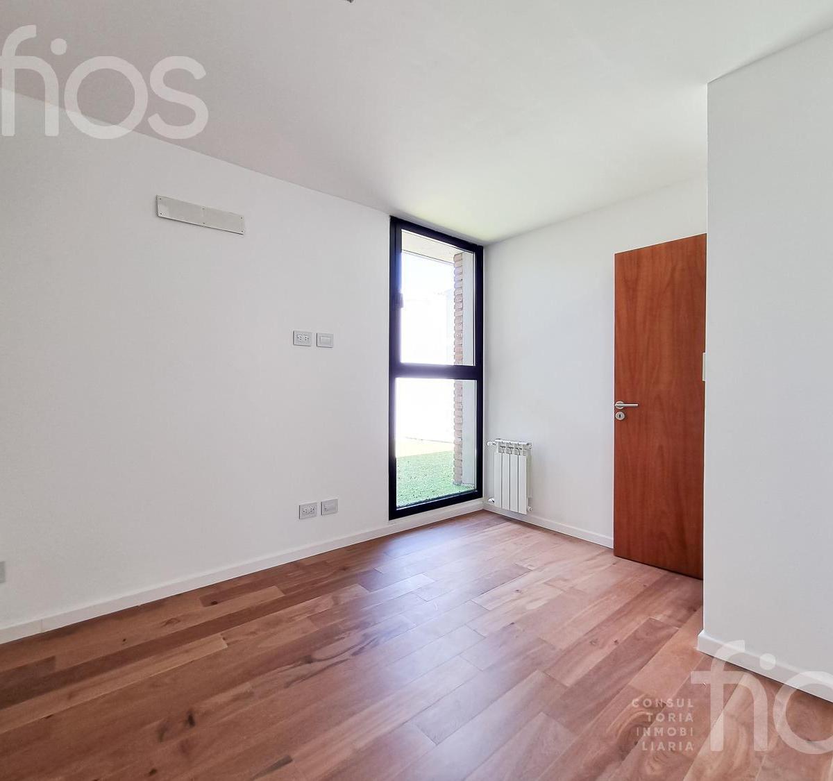 Venta Departamento Tres Dorm. con Balcón y Patio en Arroyito 3