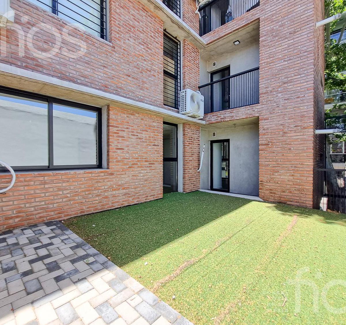 Venta Departamento Tres Dorm. con Balcón y Patio en Arroyito 2