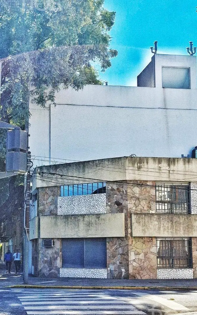 VENTA TERRENO EN ESQUINA ESTRATEGICA, IDEAL PARA DESARROLLO INMOBILIARIO EN PICHINCHA 2