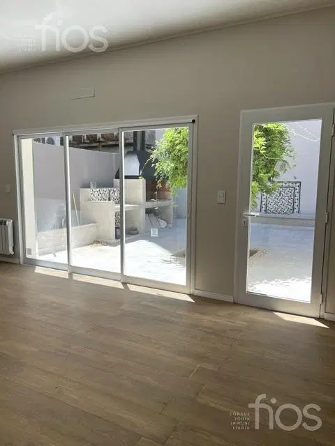 VENTA CASA RECICLADA DE TRES DORMITORIOS CON TERRAZA Y PATIO EN LOURDES 3
