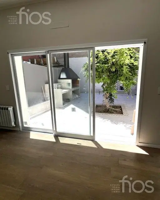 VENTA CASA RECICLADA DE TRES DORMITORIOS CON TERRAZA Y PATIO EN LOURDES 5
