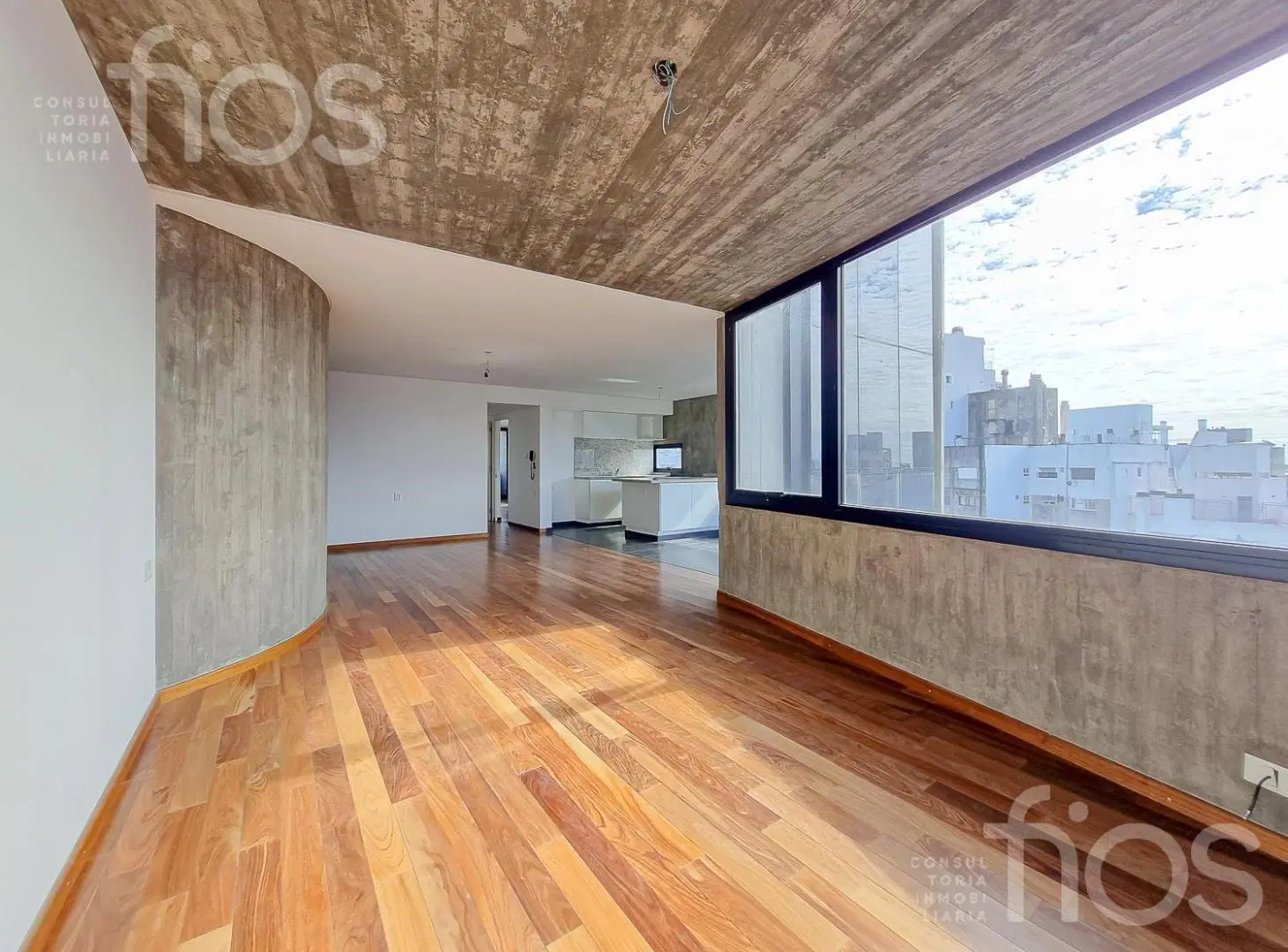 SEMIPISO DE 3 AMBIENTES AL FRENTE CON BALCÓN CON VISTA AL RIO, AMENITIES Y COCHERA EN  ROSARIO 4