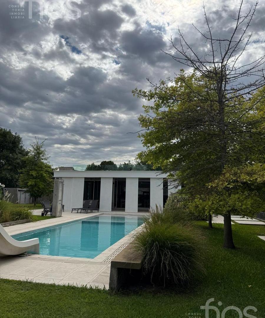 VENTA CASA 4 DORMITORIOS EN KENTUCKY CLUB DE CAMPO CON PISCINA Y DISEÑO PREMIUM - FUNES