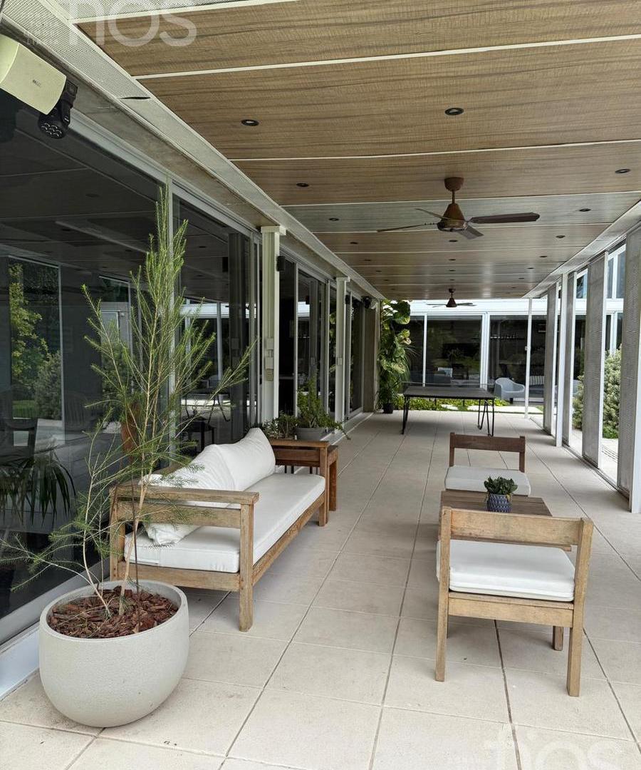 Foto de VENTA CASA 4 DORMITORIOS EN KENTUCKY CLUB DE CAMPO CON PISCINA Y DISEÑO, imagen 3