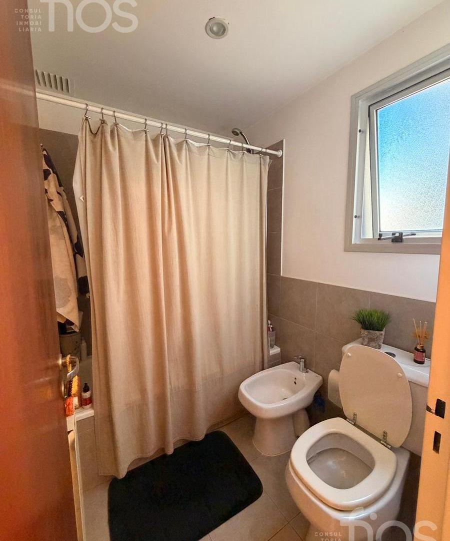 VENTA DEPARTAMENTO DE DOS DORMITORIOS CON BALCON, COCHERA Y AMENITIES EN LOURDES