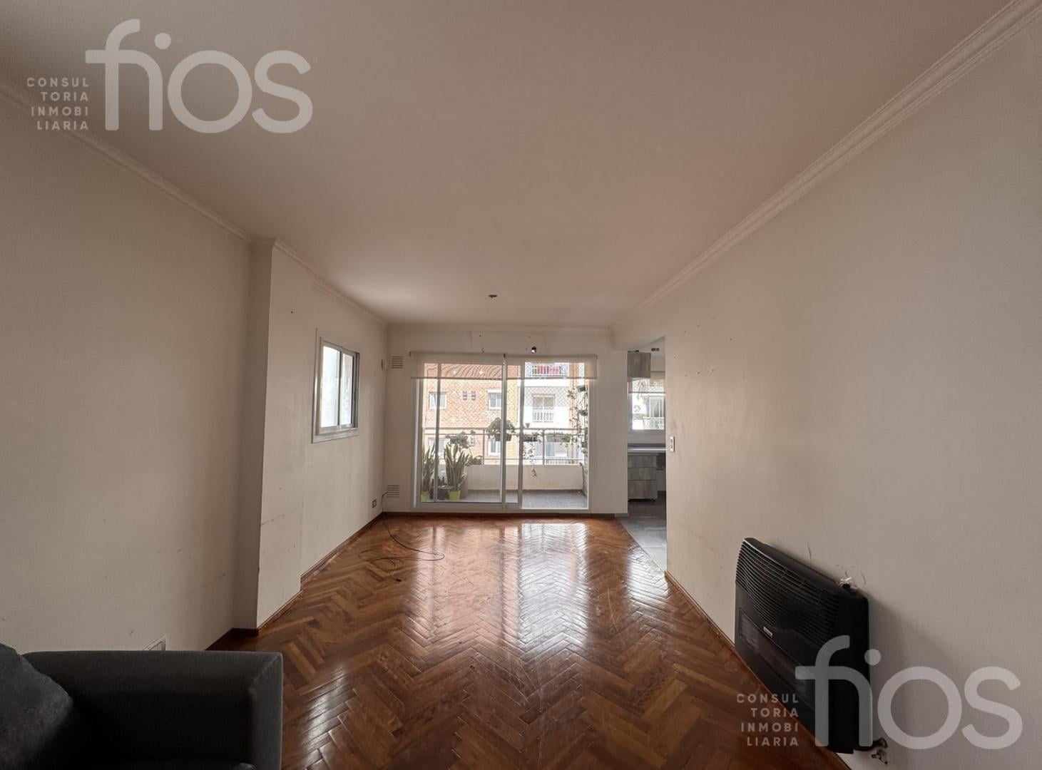 VENTA DEPARTAMENTO DE TRES DORMITORIOS EN PISO EXCLUSIVO CON BALCÓN Y COCHERA EN PICHINCHA