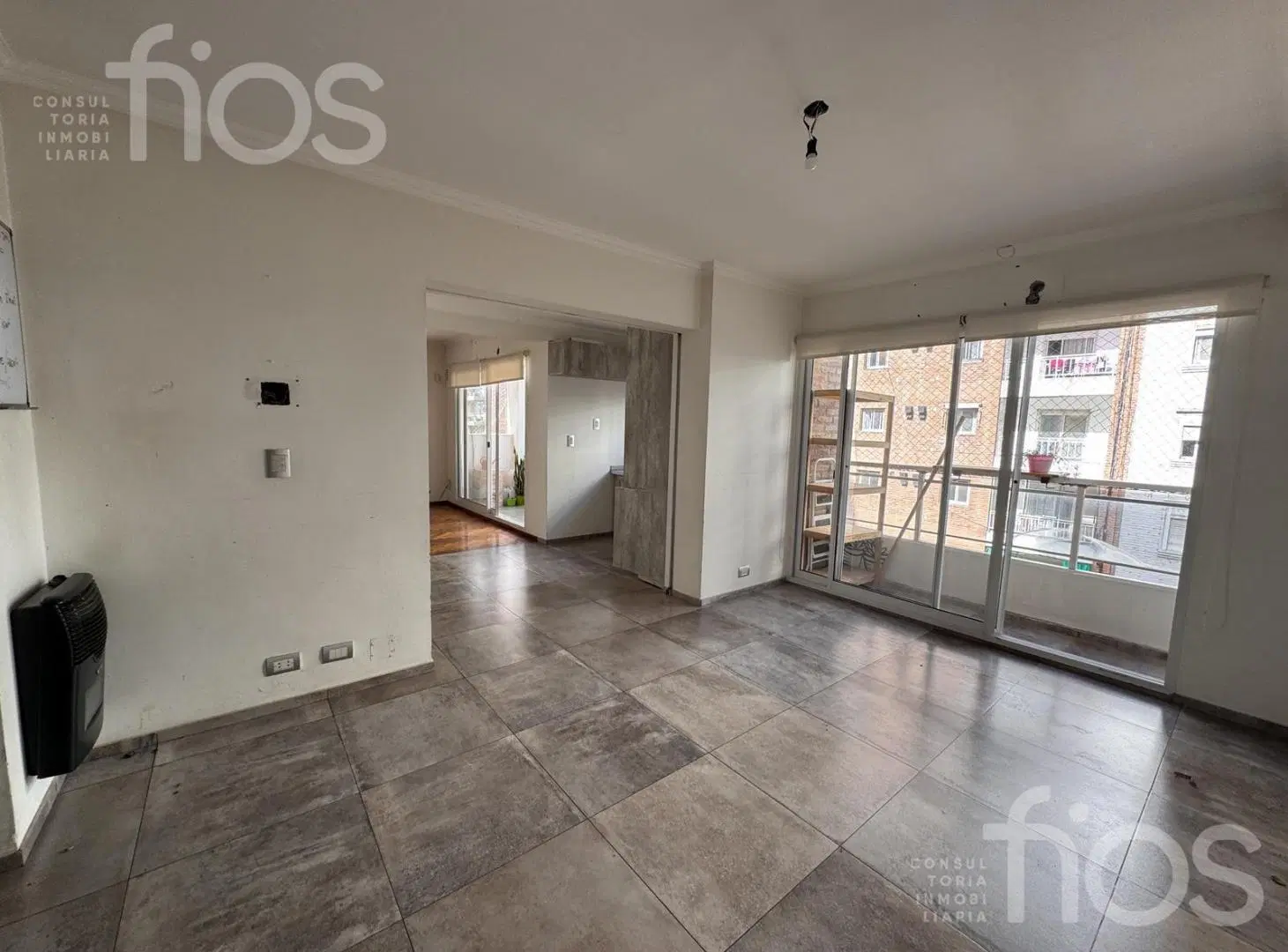 VENTA DEPARTAMENTO DE TRES DORMITORIOS EN PISO EXCLUSIVO CON BALCÓN Y COCHERA EN PICHINCHA 5