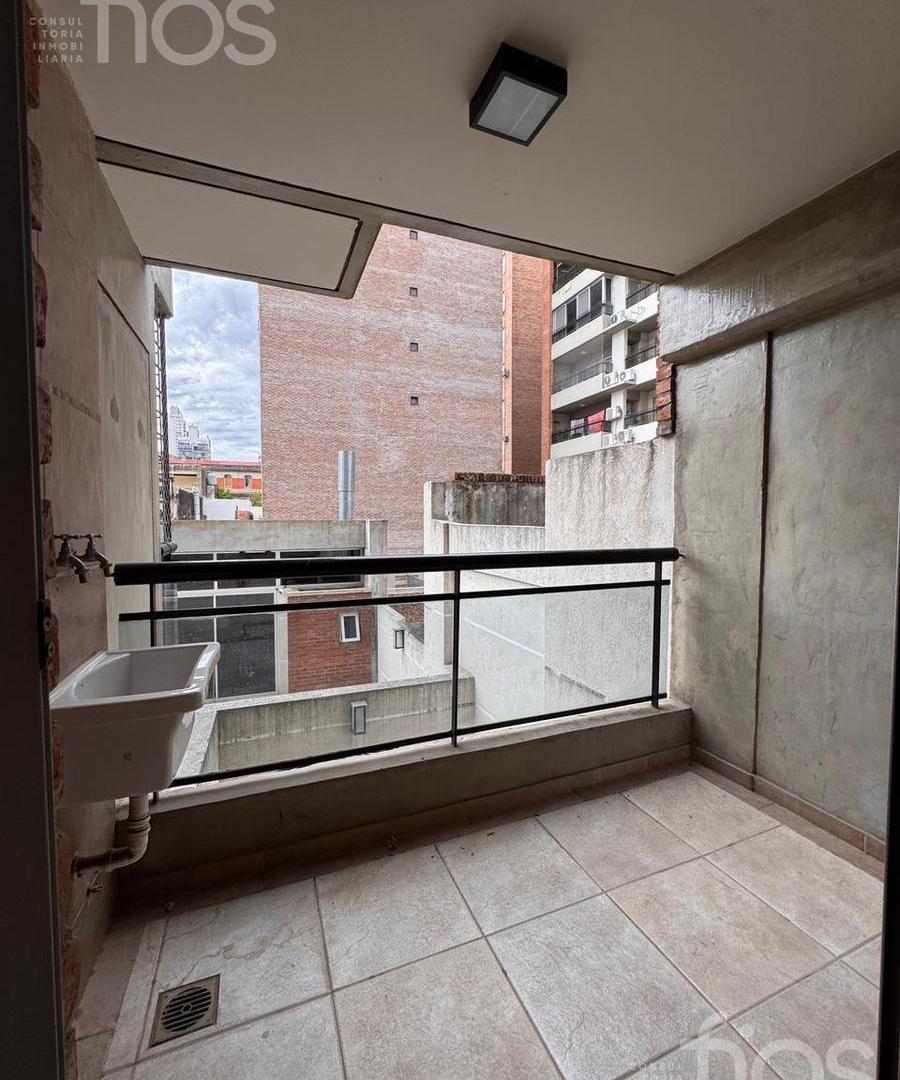 Foto de VENTA DEPARTAMENTO SEMIPISO DE 1 DORMITORIO CON DOBLE BALCON Y, imagen 4
