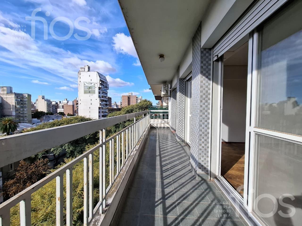 Foto de VENTA DEPARTAMENTO DE DOS DORMITORIOS CON BALCON CORRIDO AL FRENTE SOBRE AV. PELLEGRINI, imagen 3