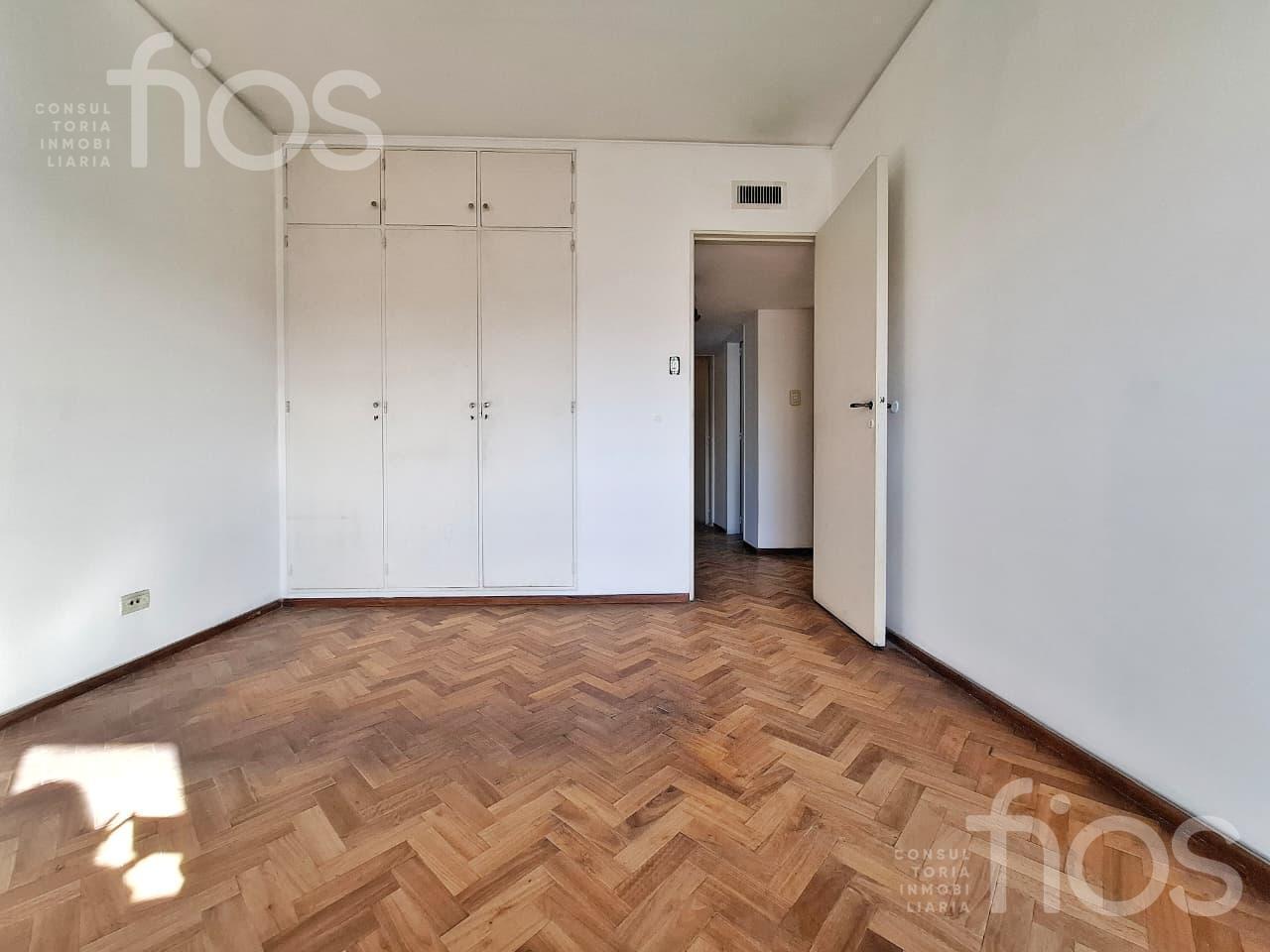 Foto de VENTA DEPARTAMENTO DE DOS DORMITORIOS CON BALCON CORRIDO AL FRENTE SOBRE AV. PELLEGRINI, imagen 4