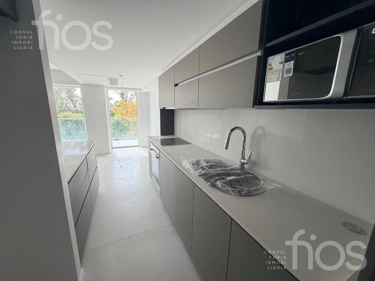 VENTA DEPARTAMENTO A ESTRENAR CON VISTAS AL RIO TRES DORMITORIOS CON BALCON Y AMENITIES EN ZONA RIO 5