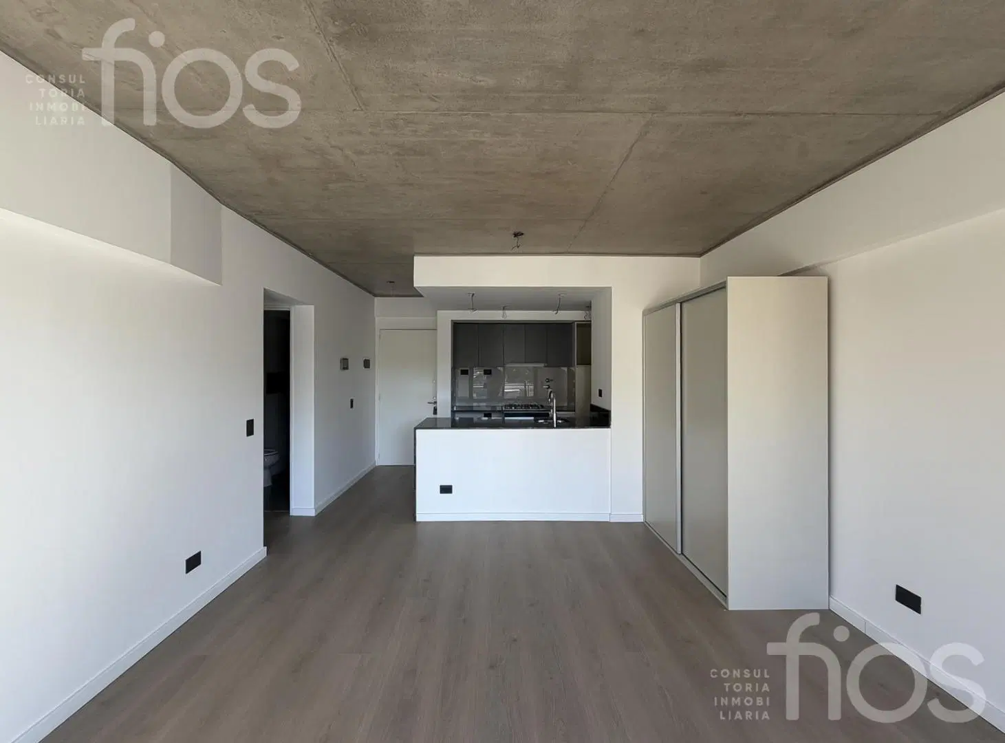 VENTA DEPARTAMENTO EN CONSTRUCCION DE TRES DORMITORIOS CON BALCON Y AMENITIES EN ABASTO 4