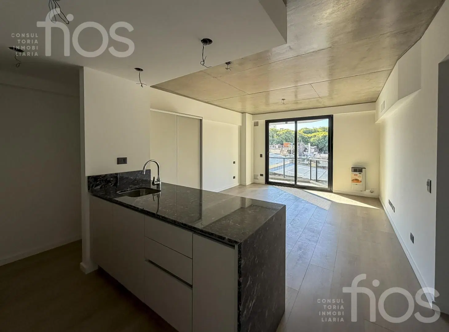 VENTA DEPARTAMENTO EN CONSTRUCCION DE TRES DORMITORIOS CON BALCON Y AMENITIES EN ABASTO 5