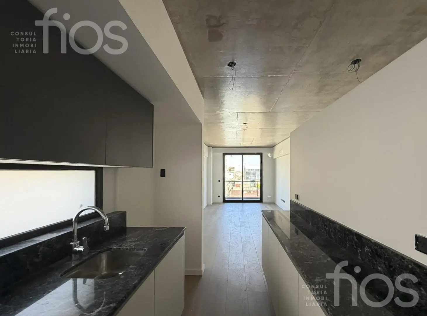VENTA DEPARTAMENTO EN CONSTRUCCION DE TRES DORMITORIOS CON BALCON Y AMENITIES EN ABASTO 3