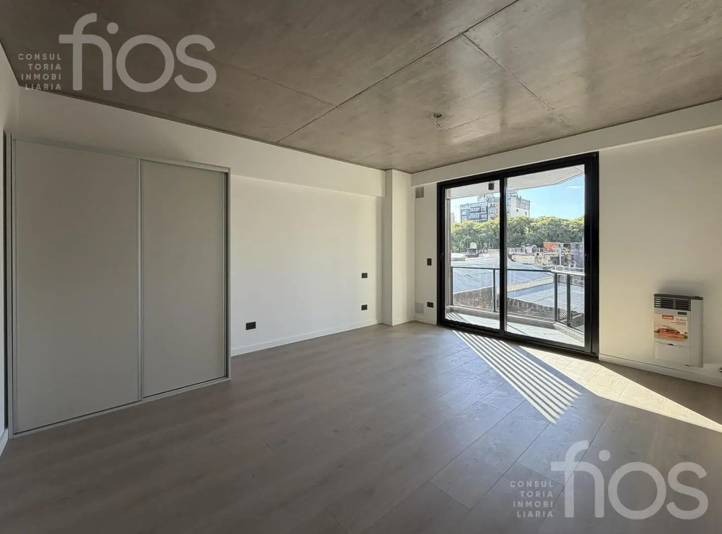 VENTA DEPARTAMENTO EN CONSTRUCCION DE TRES DORMITORIOS CON BALCON Y AMENITIES EN ABASTO 8