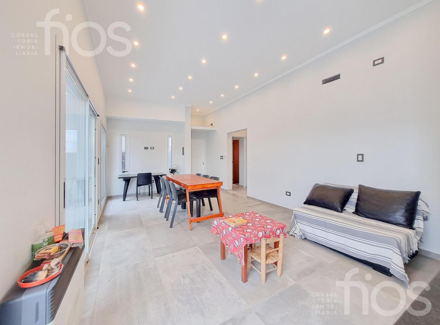 Foto de VENTA CASA A ESTRENAR DE DOS DORMITORIOS CON PILETA Y COCHERA EN DON MATEO, imagen 2