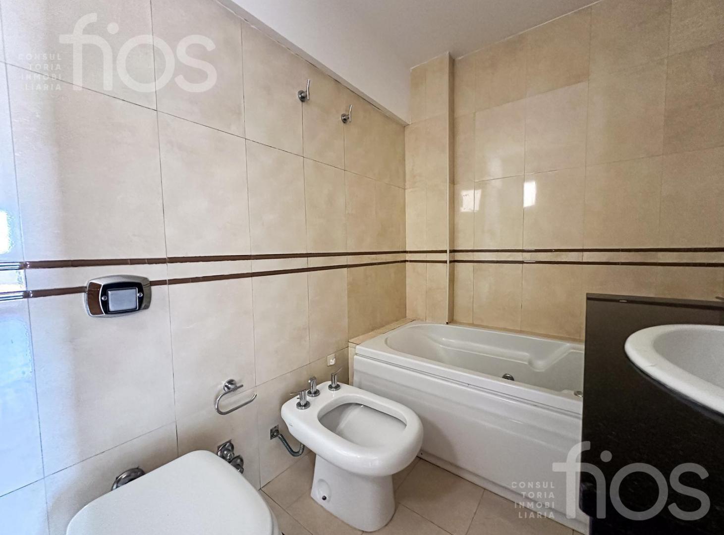 Foto de VENTA DEPARTAMENTO DE 3 DORMITORIOS CON VISTAS AL RIO, COCHERAS Y, imagen 5