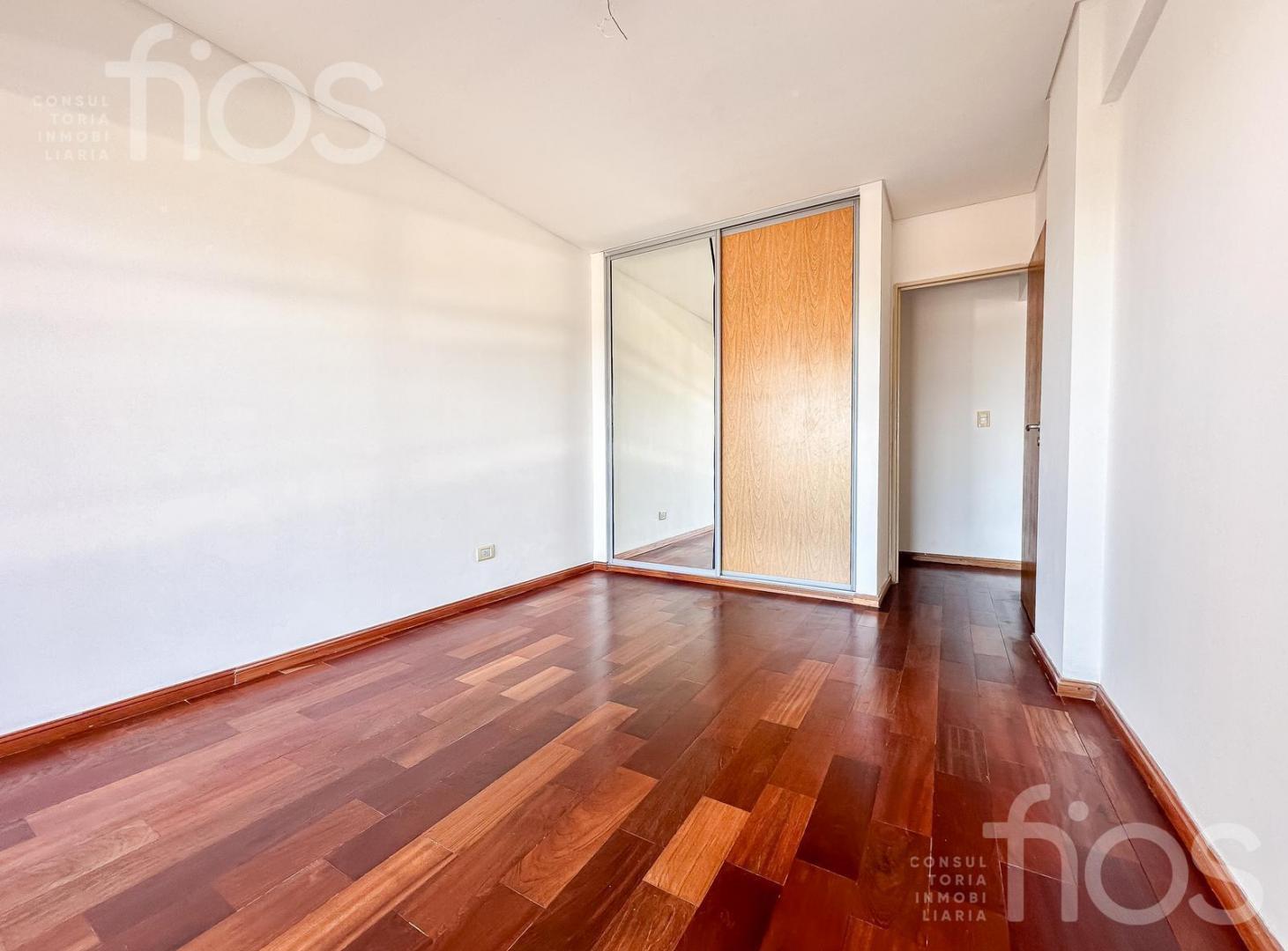 Foto de VENTA DEPARTAMENTO DE 3 DORMITORIOS CON VISTAS AL RIO, COCHERAS Y, imagen 4