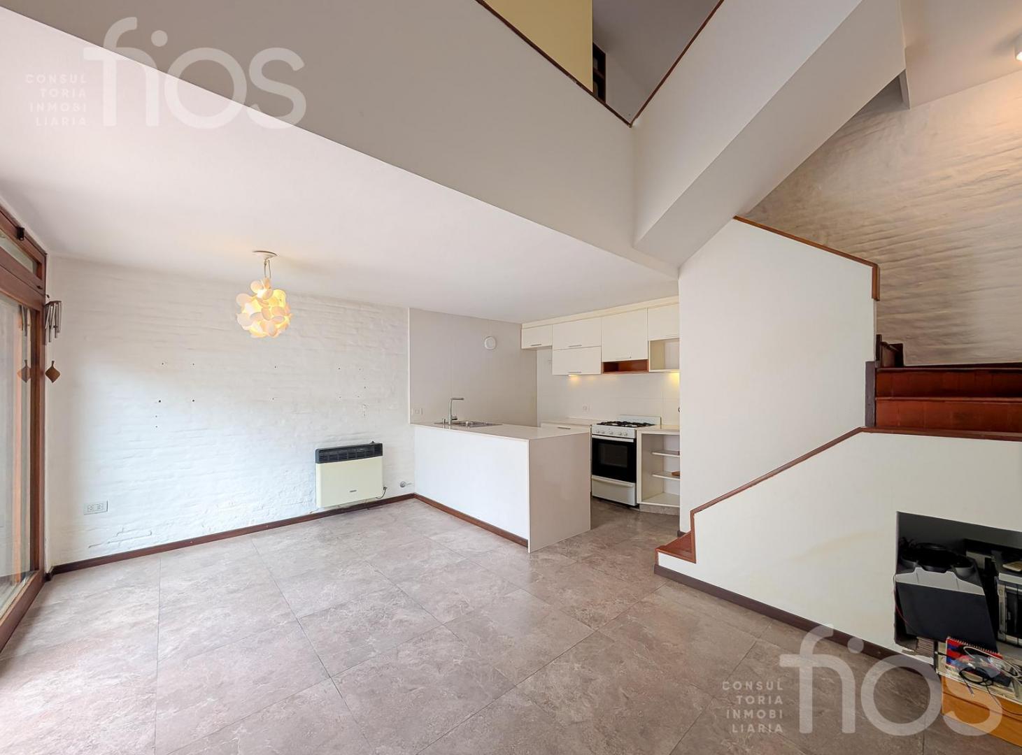 Foto de VENTA CASA DE PASIILLO TRIPLEX RECICLADA DE DOS DORMITORIOS CON PATIO, imagen 2