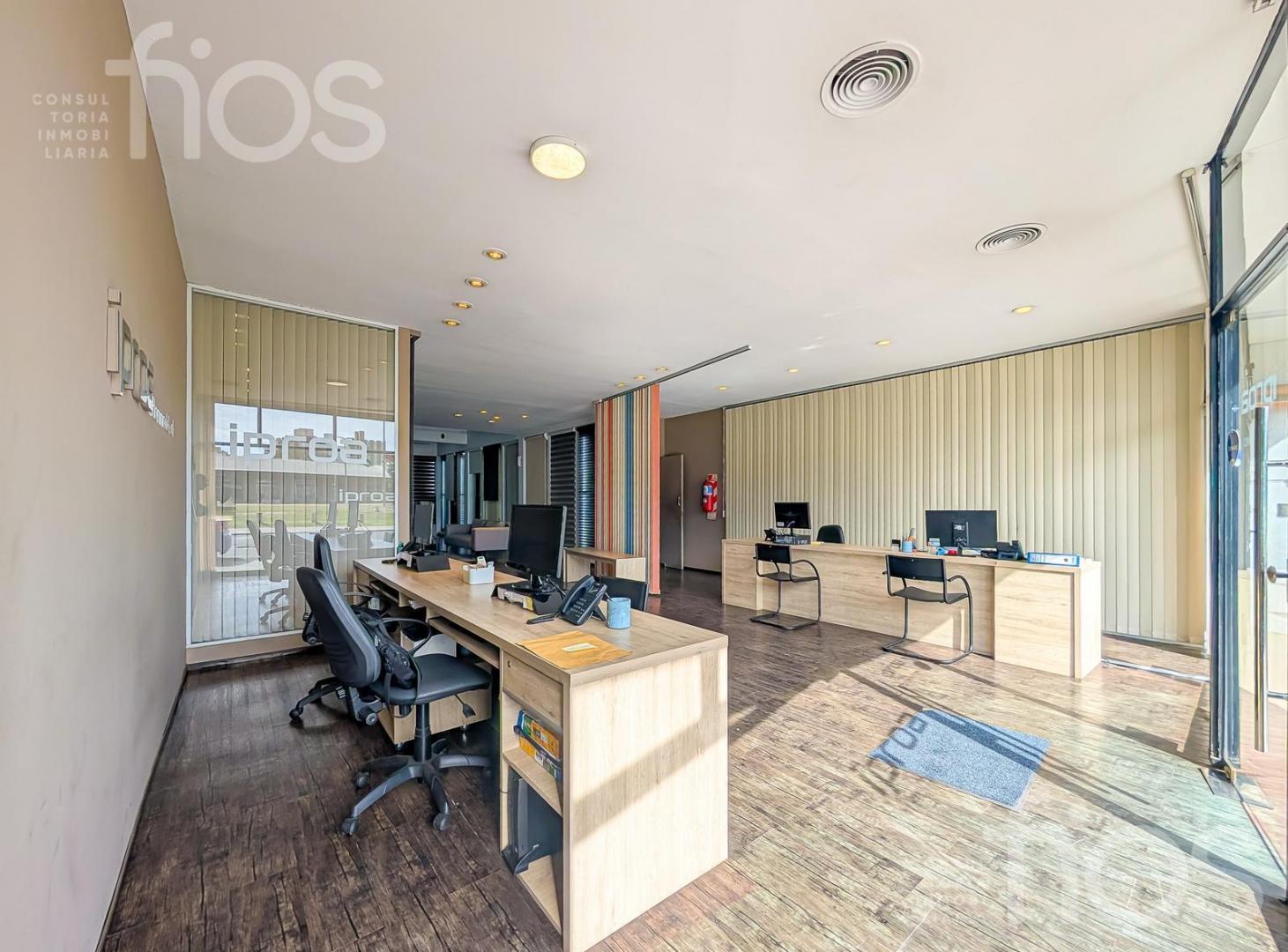 Foto de VENTA LOCAL COMERCIAL CON OFICINAS Y DEPOSITO DE 777 M² EN ECHESORTU, imagen 2