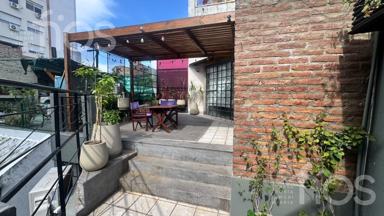 Foto de VENTA PH DÚPLEX RECICLADO DE 1 DORMITORIO Y ESCRITORIO CON TERRAZA, imagen 3