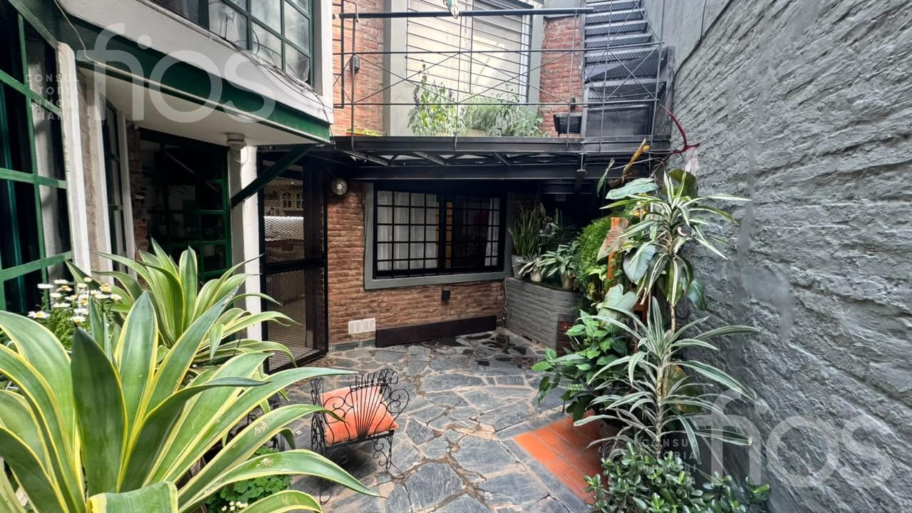 Foto de VENTA PH DÚPLEX RECICLADO DE 1 DORMITORIO Y ESCRITORIO CON TERRAZA, imagen 2